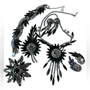 1960’s D&E Juliana Jet Black Sunburst Grand Parure (t458)